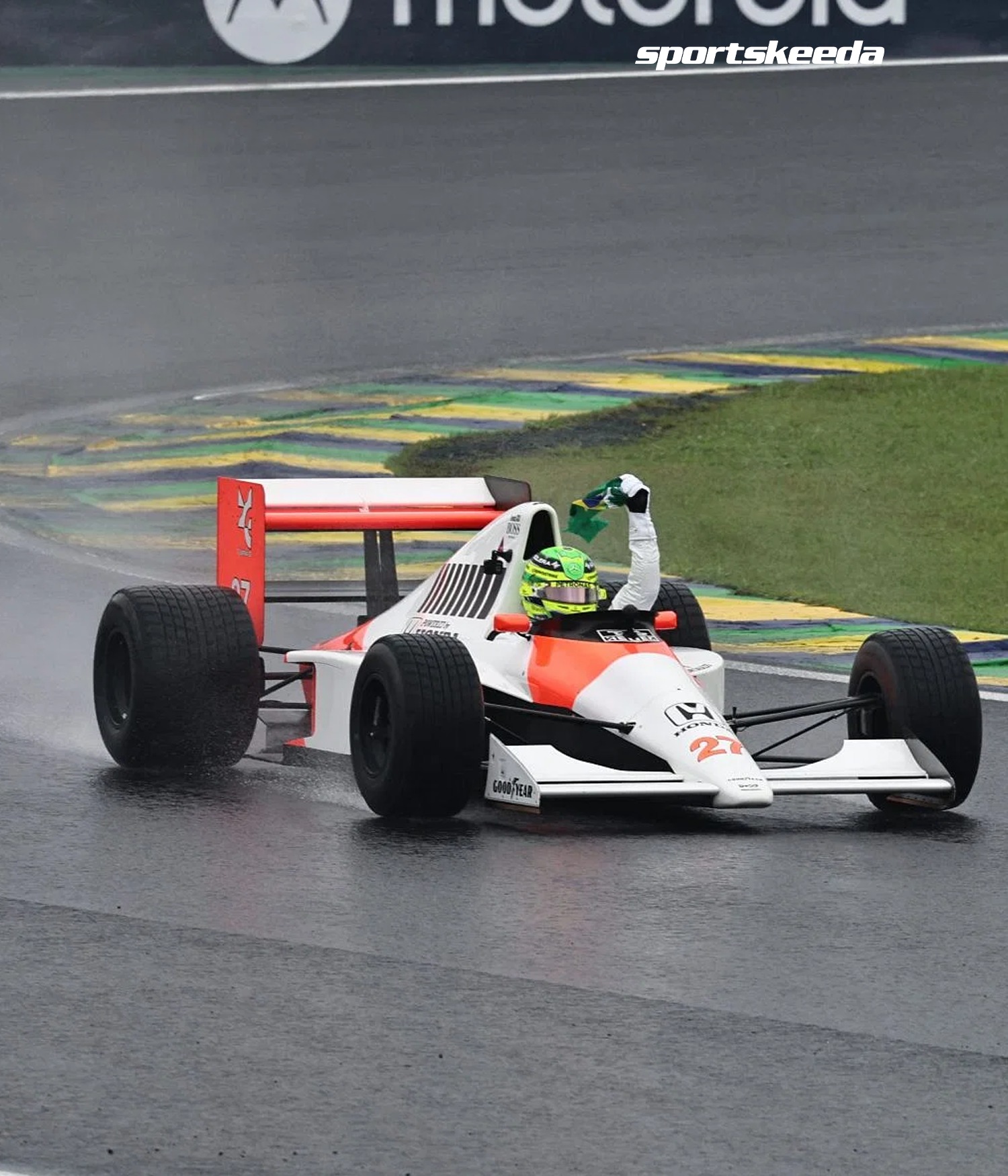 Brazilian soccer legend posts one-word message to describe Lewis